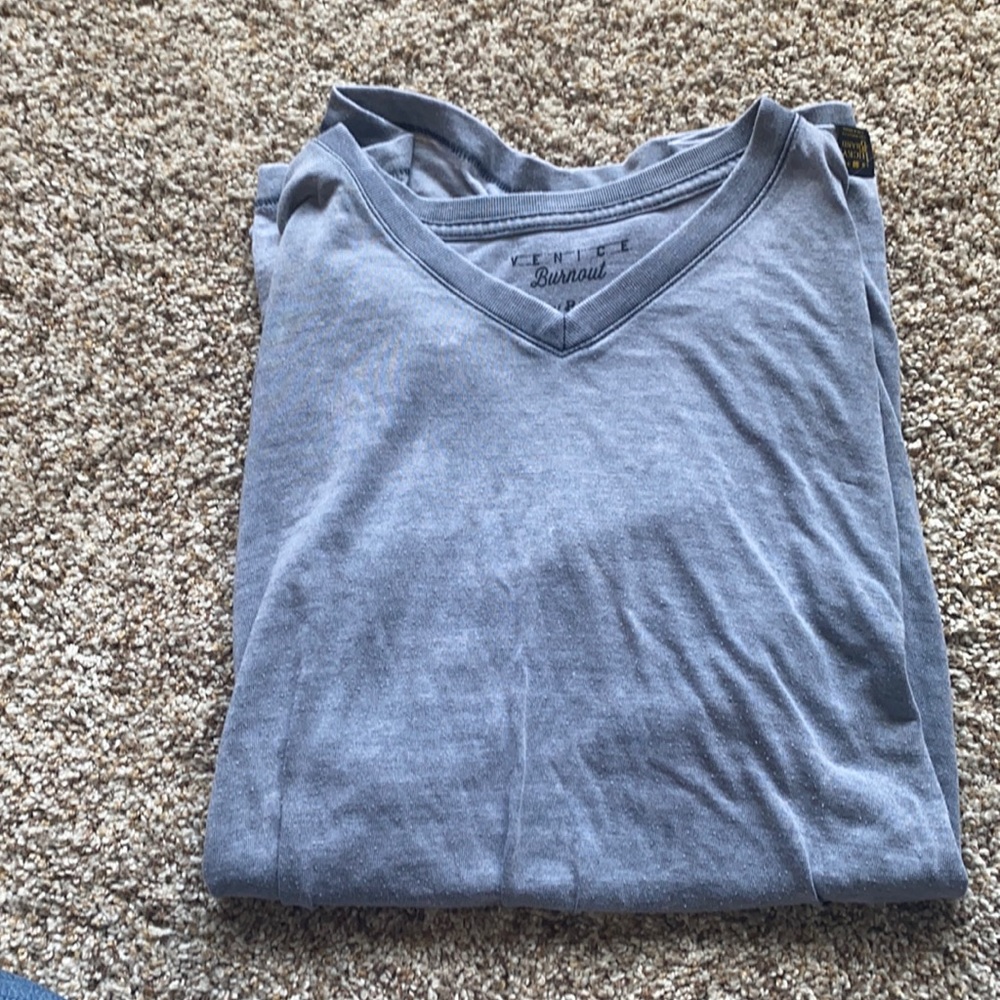 Lucky Brand Men’s V-neck tee
